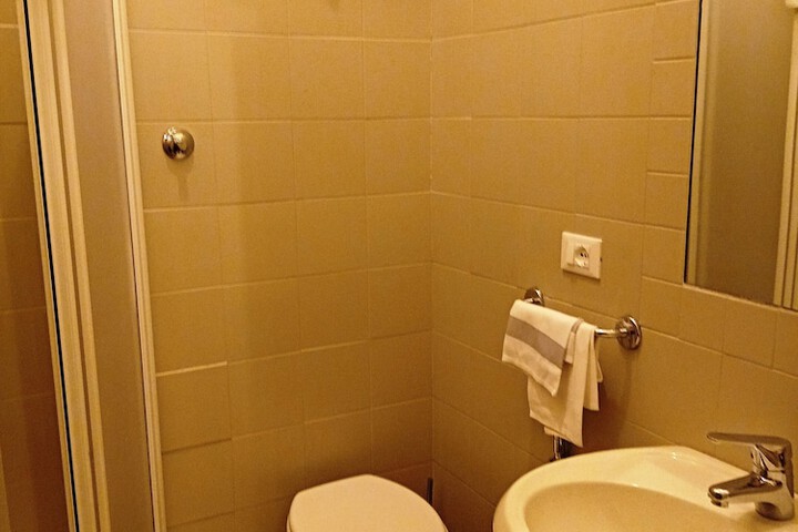 Room 47 of 61