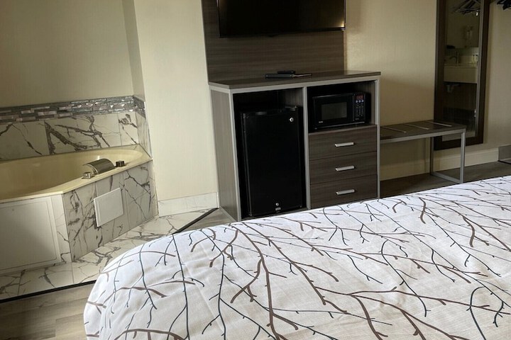 Standard King Bed Accessible (7 of 35)