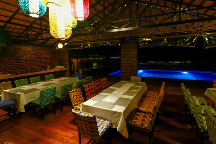 Dining 28 of 43