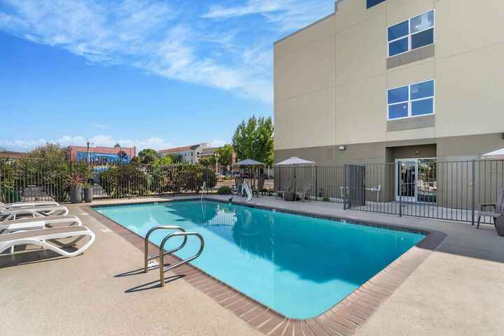 Swimming pool at The Hanford Hotel an Ascend Collection Hotel