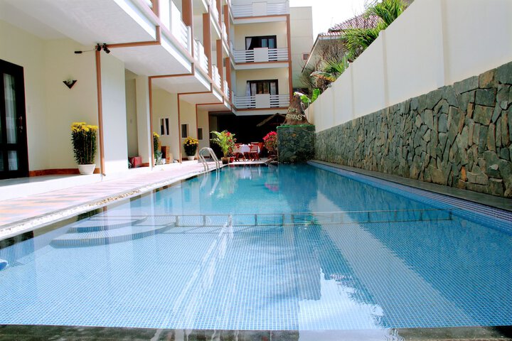 Pool 90 of 131