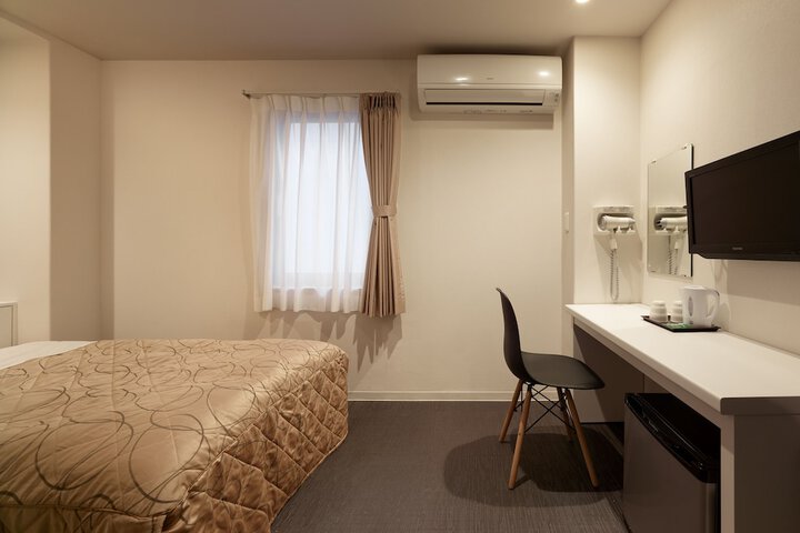 Room 6 of 27
