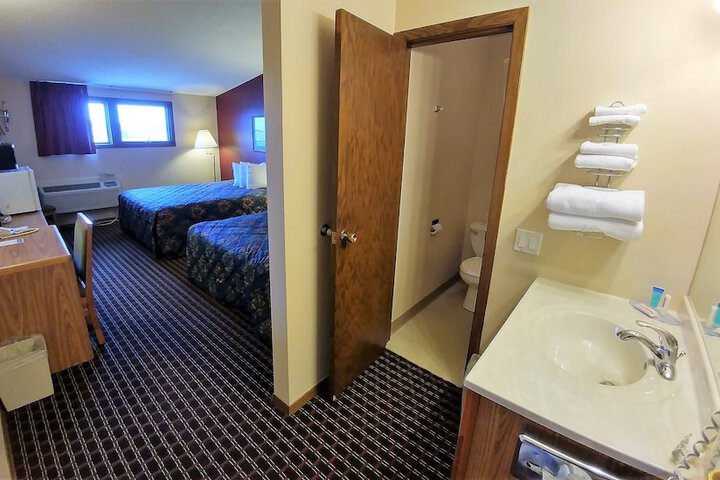 2 Double Beds (13 of 19)