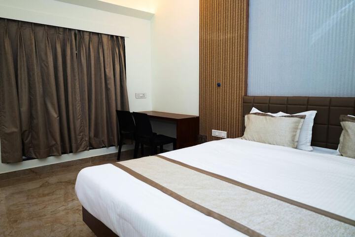 Room 9 of 26