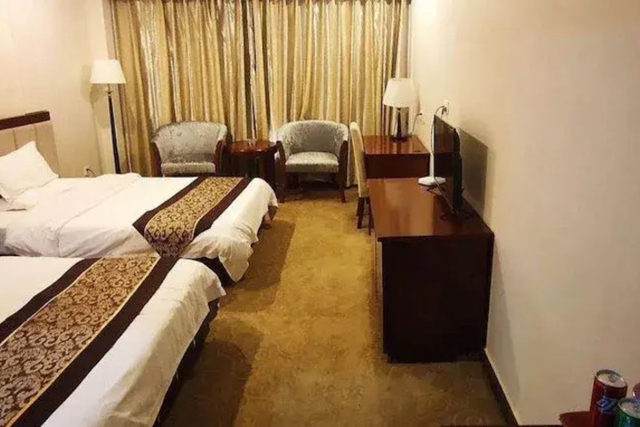 Room 5 of 9