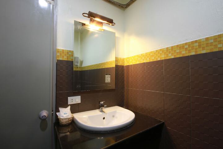 Room 8 of 65
