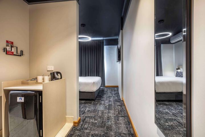 Room 10 of 30