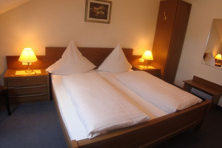 Room 8 of 35