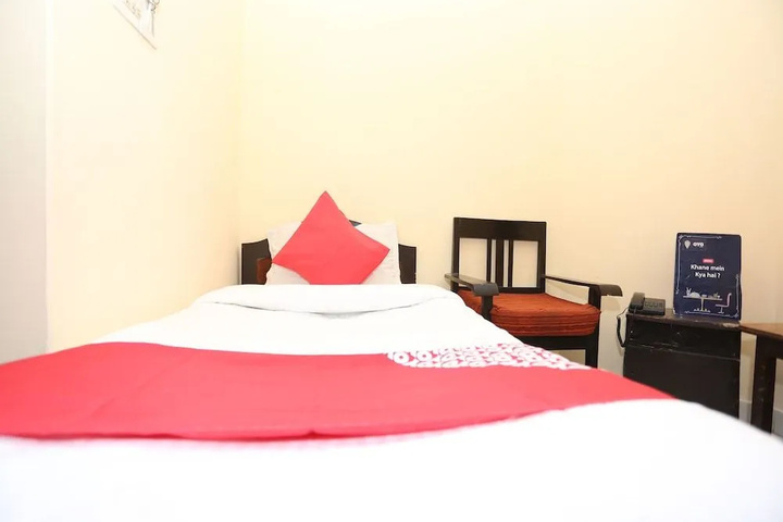 Room 4 of 18