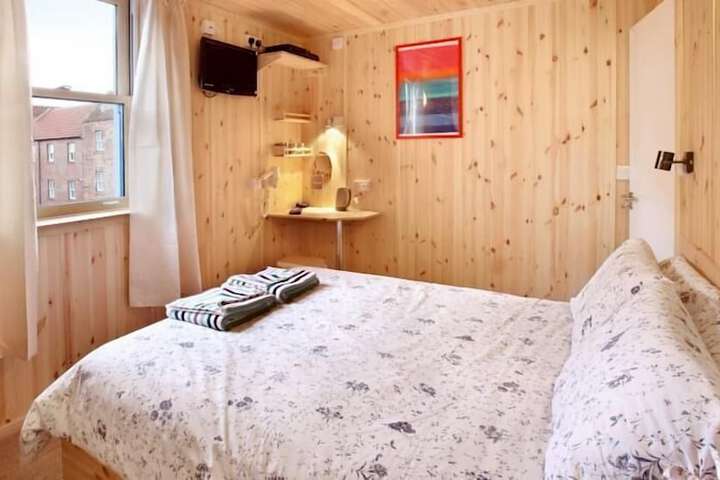 Room 33 of 103