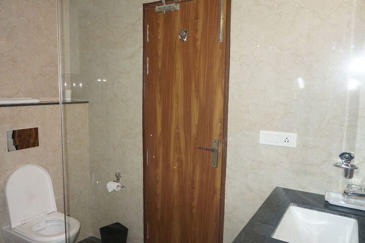Room 16 of 27