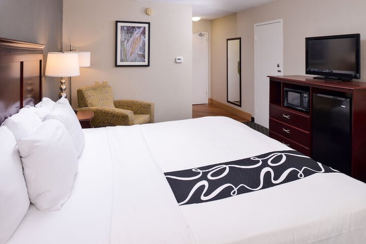 1 King Bed (1 of 24)