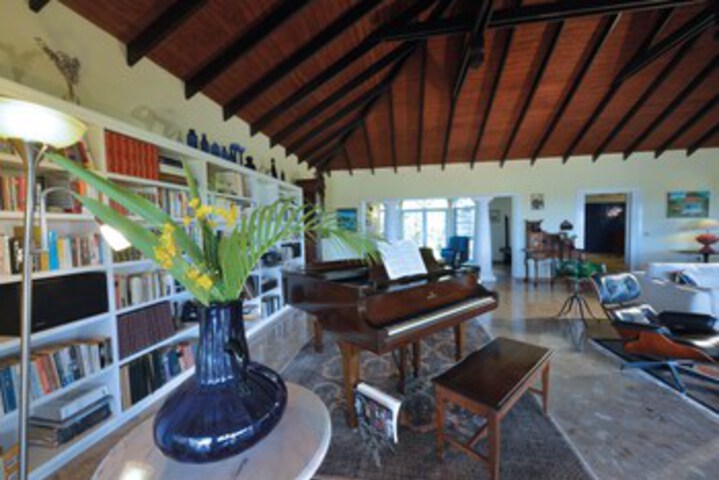 Room 12 of 27