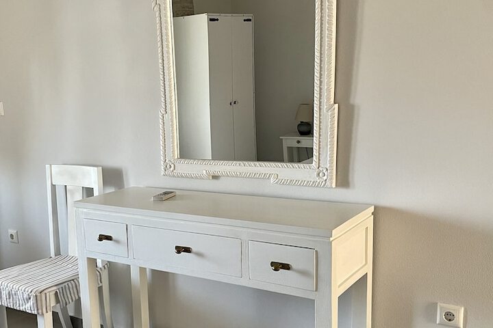 Room 2 of 84