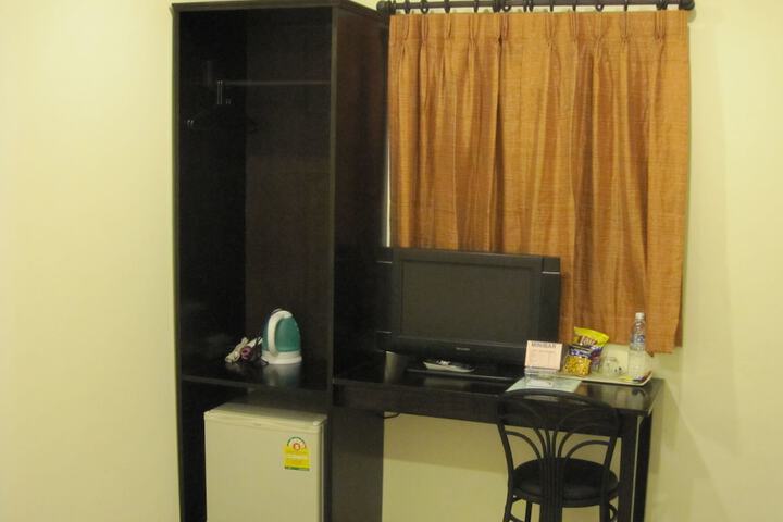 Room 17 of 37