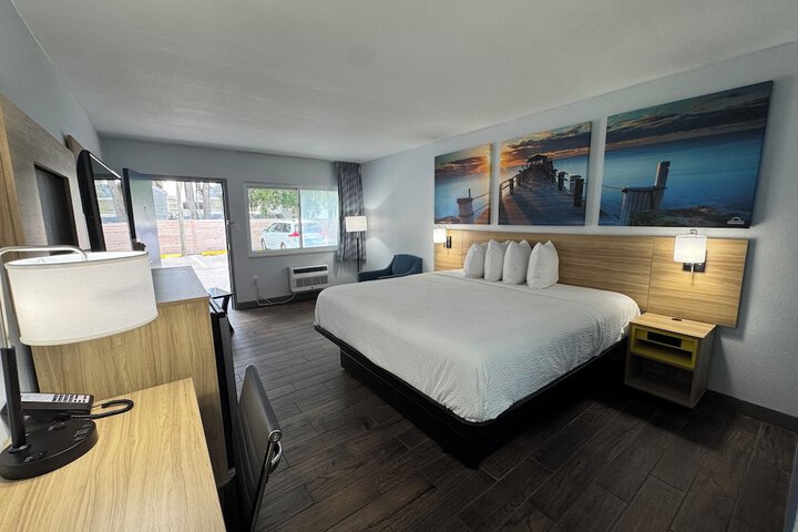 Room 6 of 20