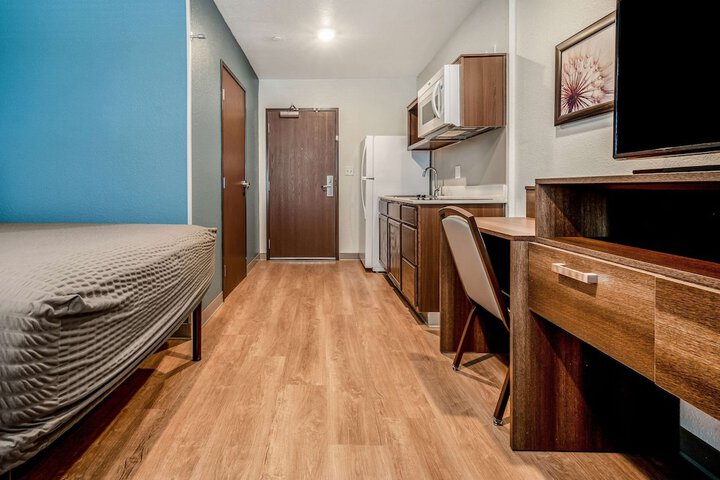 1 Queen Bed (25 of 31)