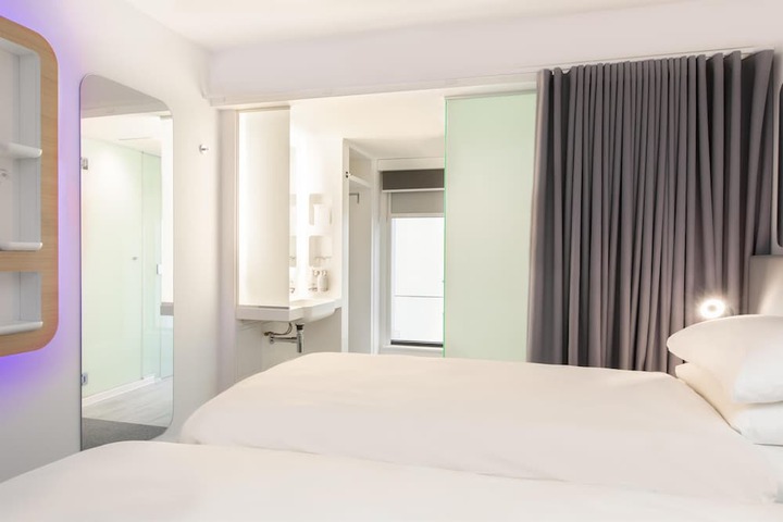 Room 10 of 31