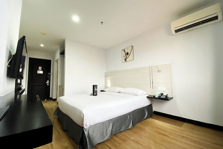 Room 3 of 63