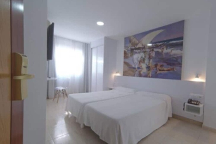 Room 32 of 60