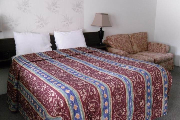 Room 9 of 37