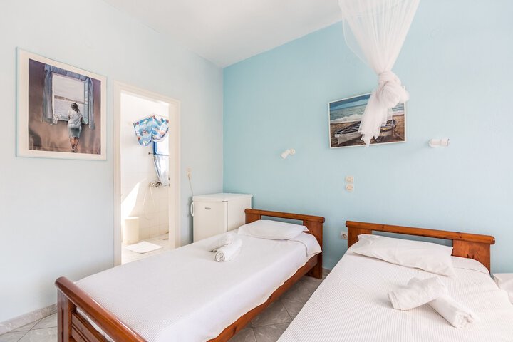 Room 6 of 25