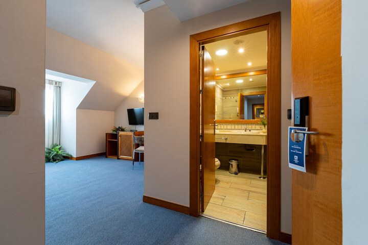 Room 36 of 124