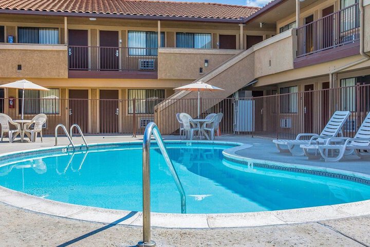 Pool 20 of 24