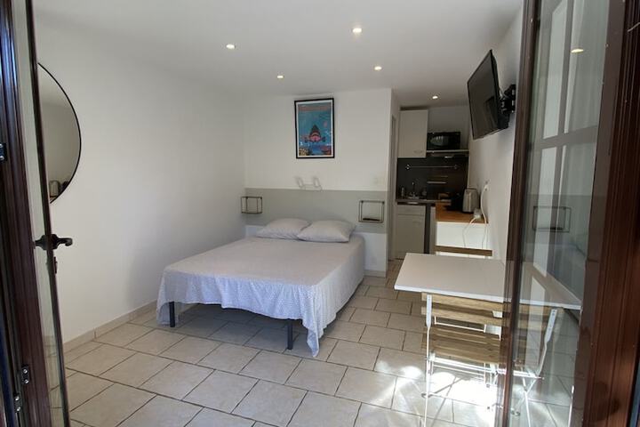 Room 8 of 48