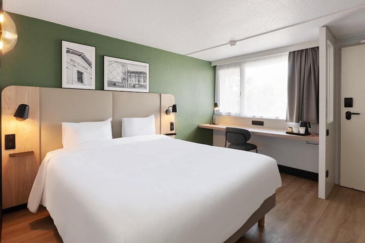Room 8 of 29