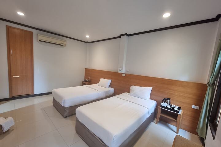 Room 13 of 63