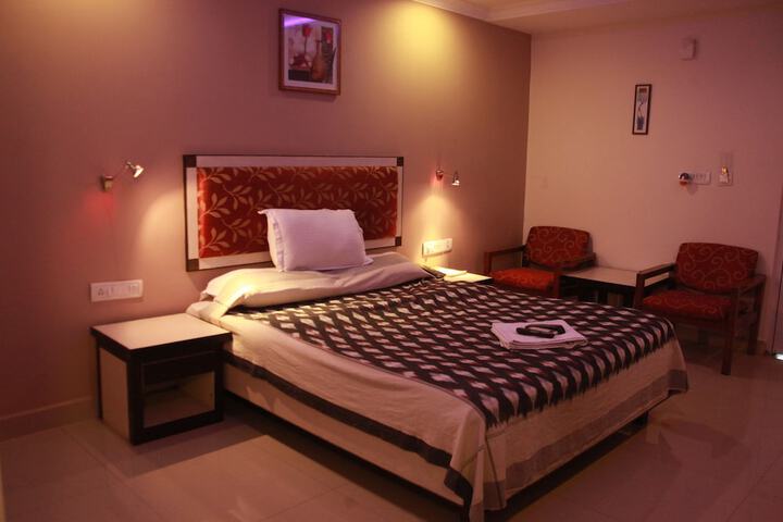 Room 4 of 4