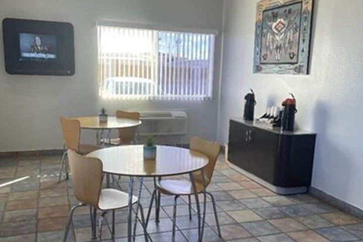 Business Center 27 of 32