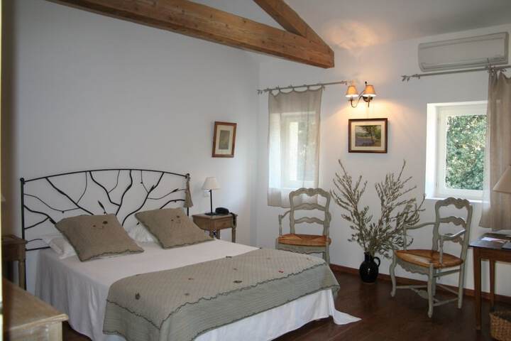 Room 3 of 110