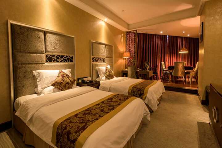 Room 4 of 17