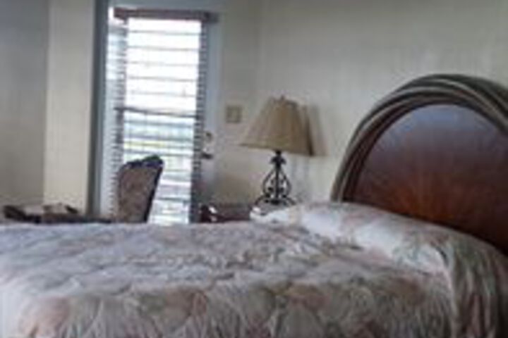 Room 6 of 28