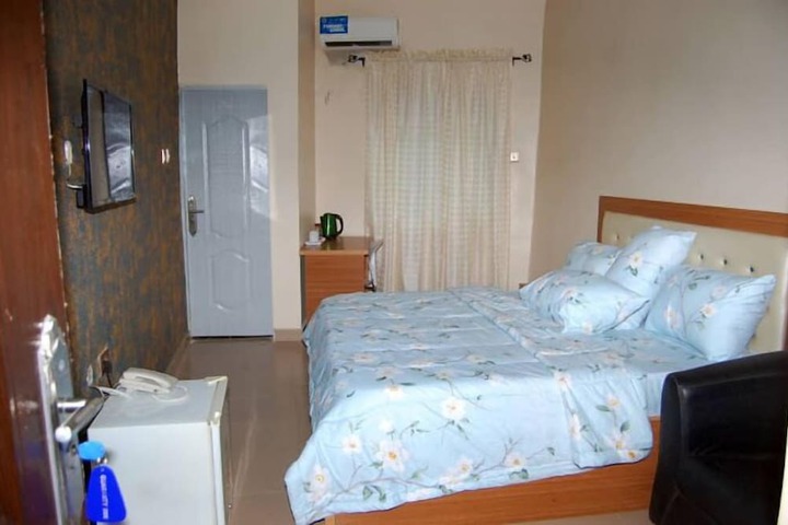 Room 6 of 58
