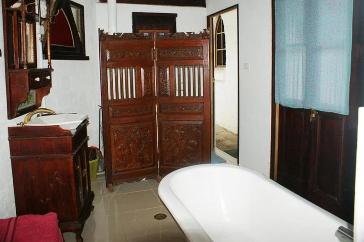 Room 4 of 6