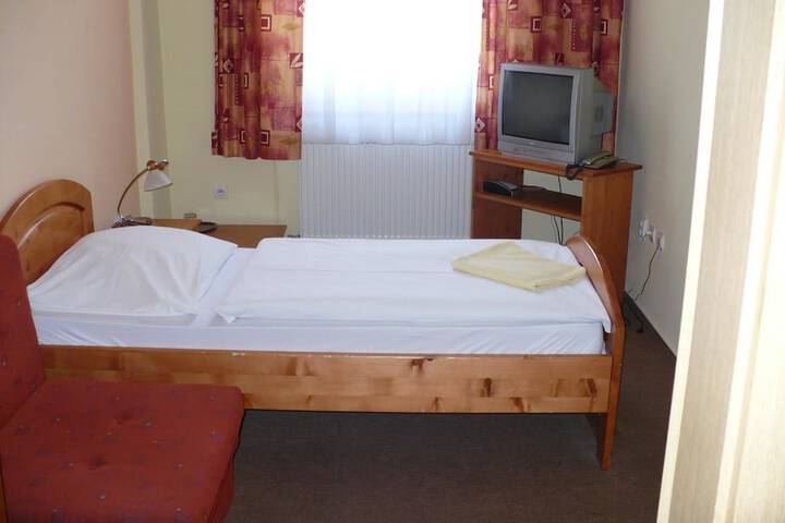 Room 3 of 42