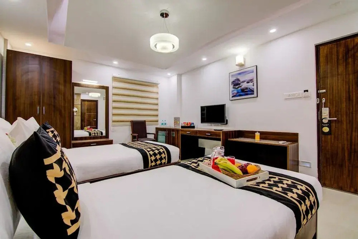 Room 3 of 8
