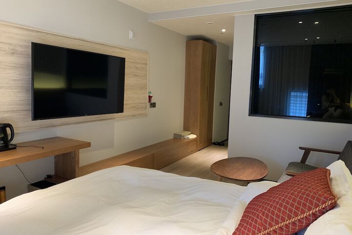 Room 10 of 24