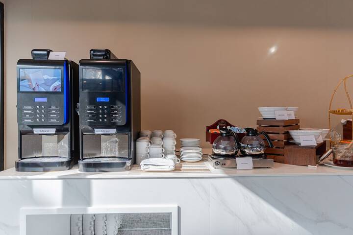 Breakfast/Coffee Service 77 of 112
