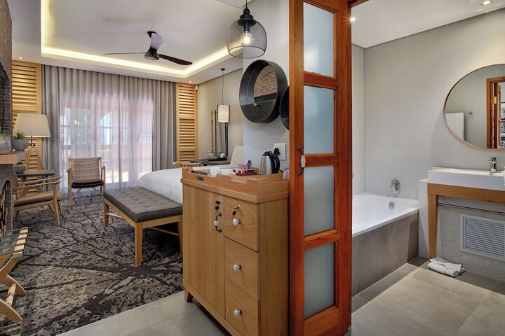 Room 9 of 40