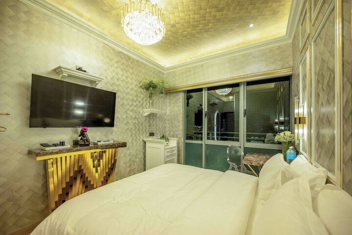 Room 15 of 285