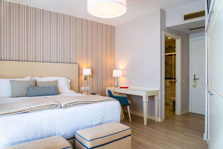 Room 27 of 114
