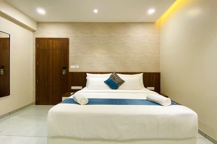 Room 9 of 20