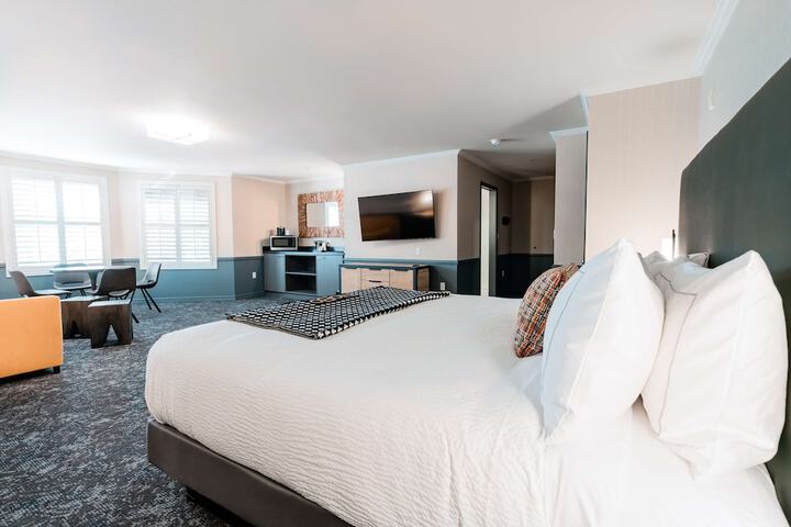 Room 4 of 24