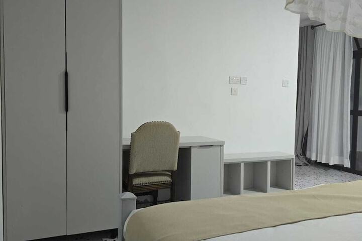 Room 9 of 66