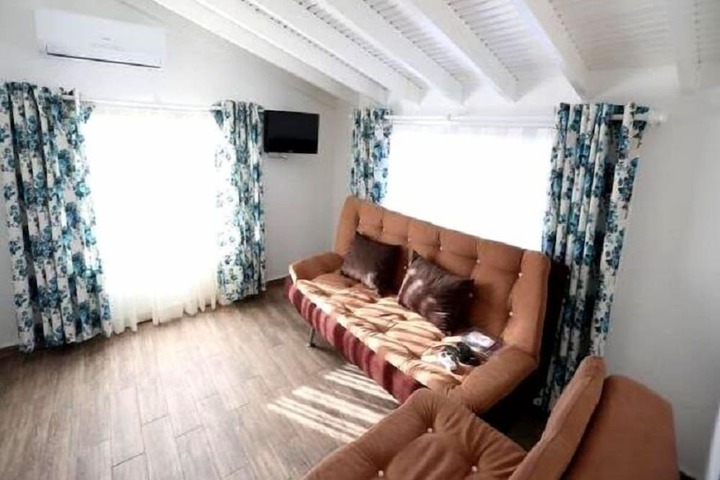 Room 8 of 15