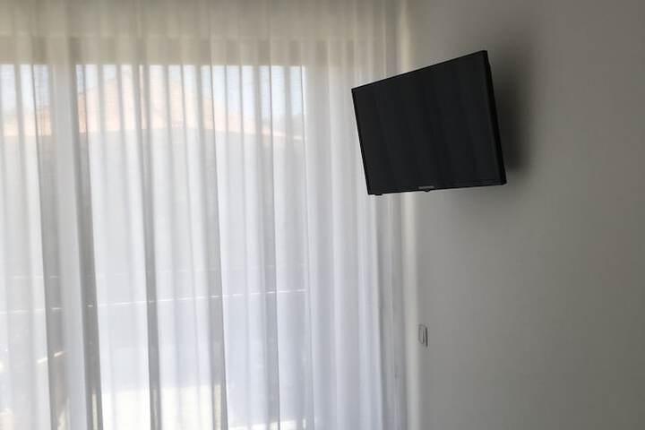 Room 27 of 48